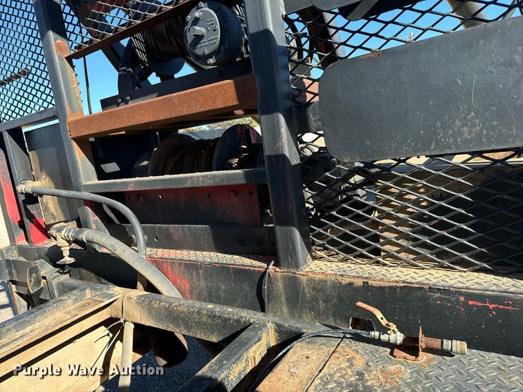 image for item NU9414 1996 International  4900 winch truck