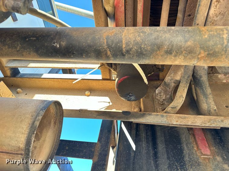 image for item NU9414 1996 International  4900 winch truck