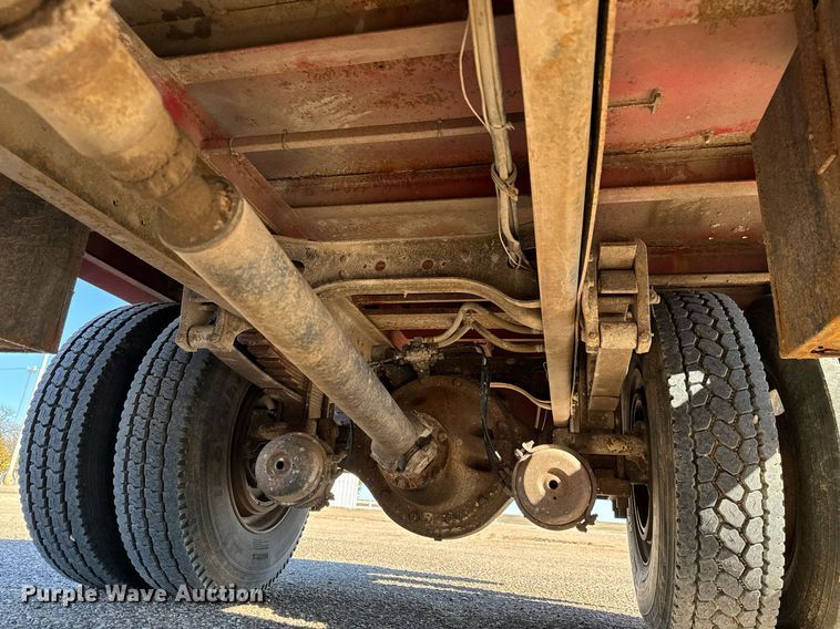 image for item NU9414 1996 International  4900 winch truck