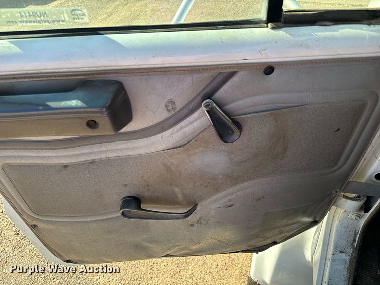 image for item NU9414 1996 International  4900 winch truck