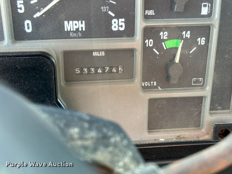 image for item NU9414 1996 International  4900 winch truck