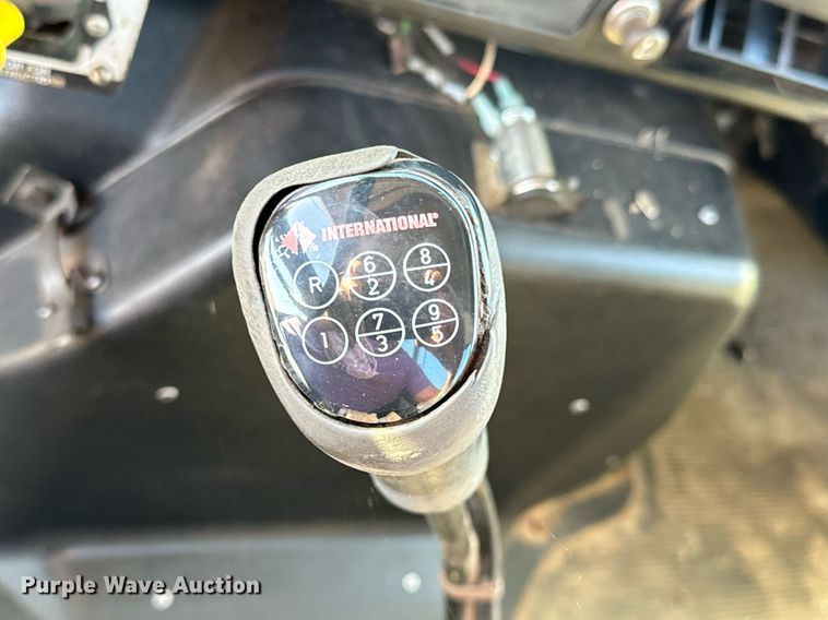 image for item NU9414 1996 International  4900 winch truck