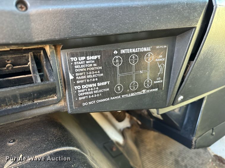 image for item NU9414 1996 International  4900 winch truck