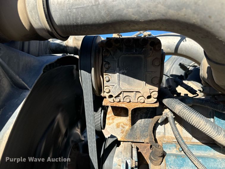 image for item NU9414 1996 International  4900 winch truck