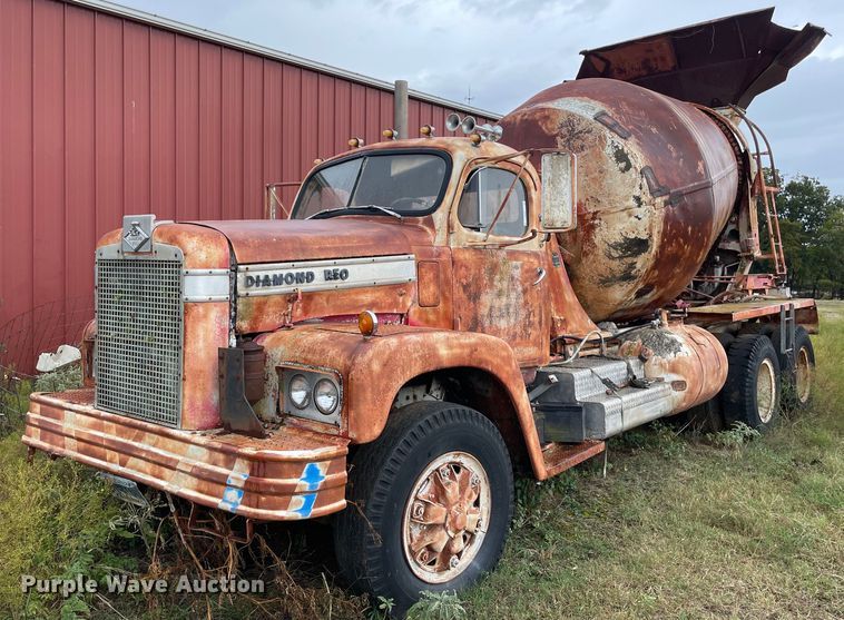 image for item NZ9004 1970 Diamond Reo ready mix truck