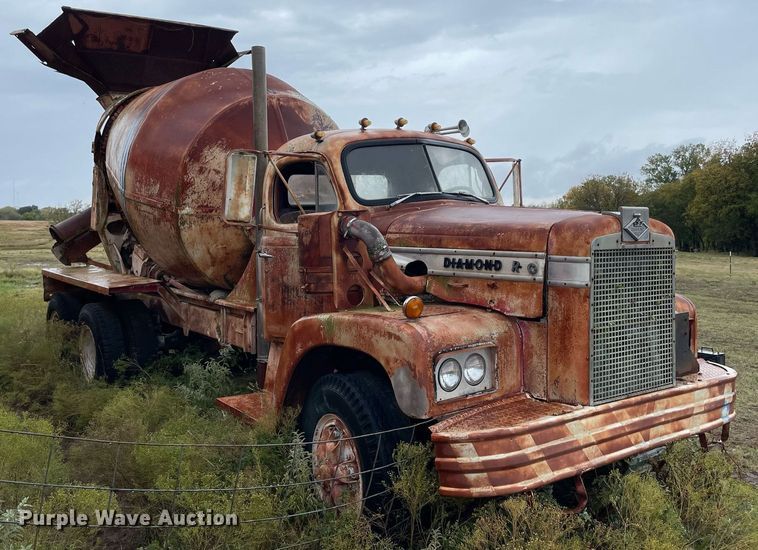 image for item NZ9004 1970 Diamond Reo ready mix truck