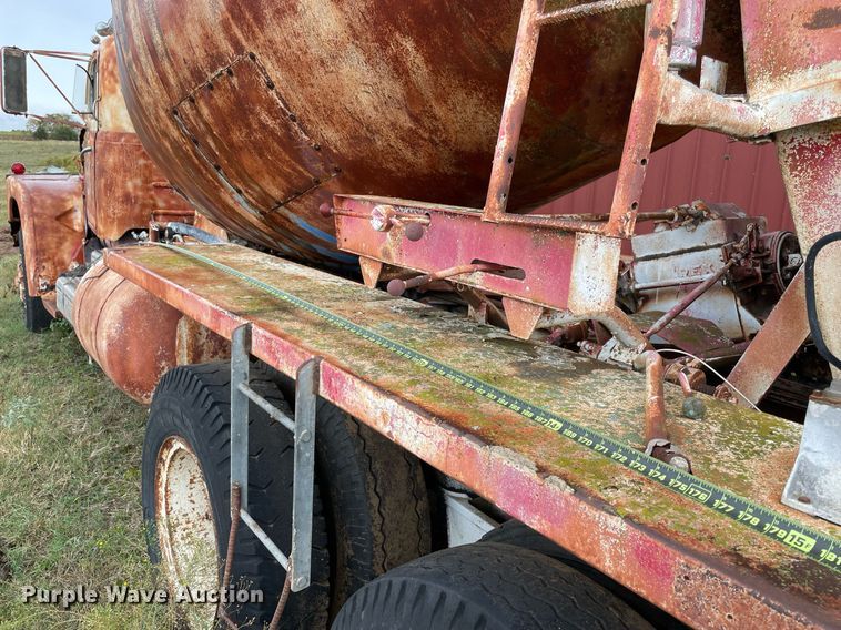 image for item NZ9004 1970 Diamond Reo ready mix truck