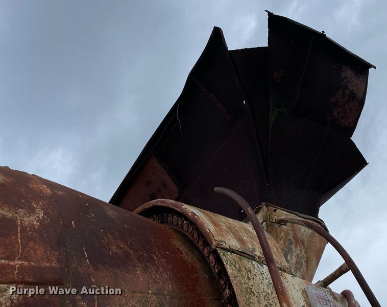 image for item NZ9004 1970 Diamond Reo ready mix truck