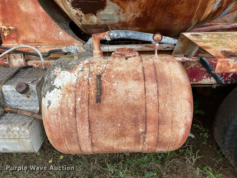 image for item NZ9004 1970 Diamond Reo ready mix truck