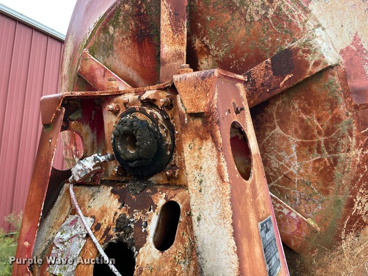 image for item NZ9004 1970 Diamond Reo ready mix truck