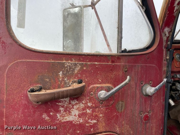 image for item NZ9004 1970 Diamond Reo ready mix truck