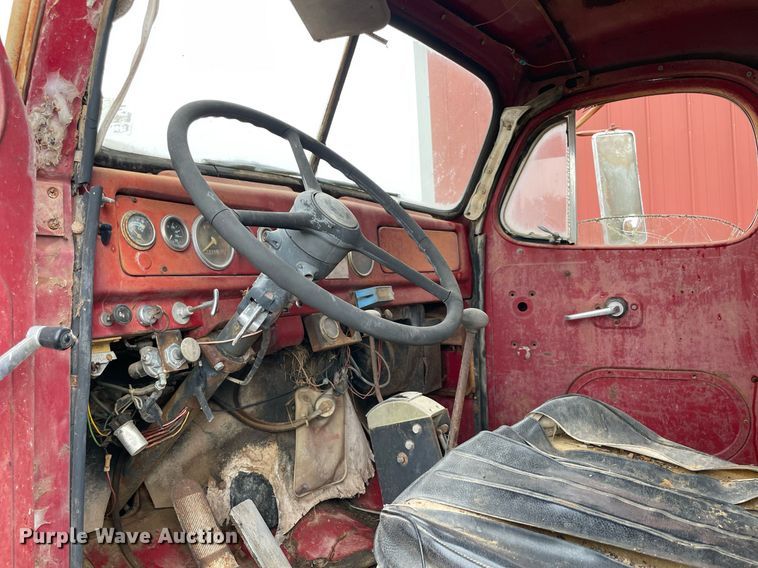 image for item NZ9004 1970 Diamond Reo ready mix truck