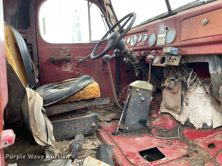 image for item NZ9004 1970 Diamond Reo ready mix truck