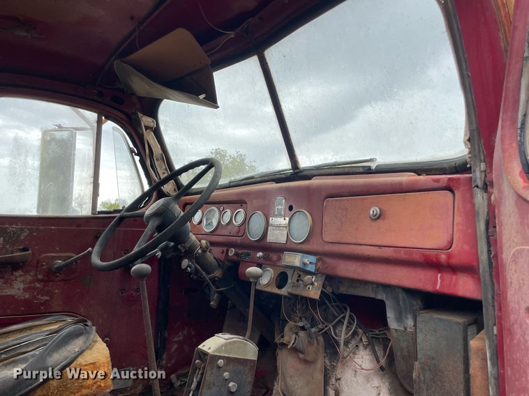 image for item NZ9004 1970 Diamond Reo ready mix truck