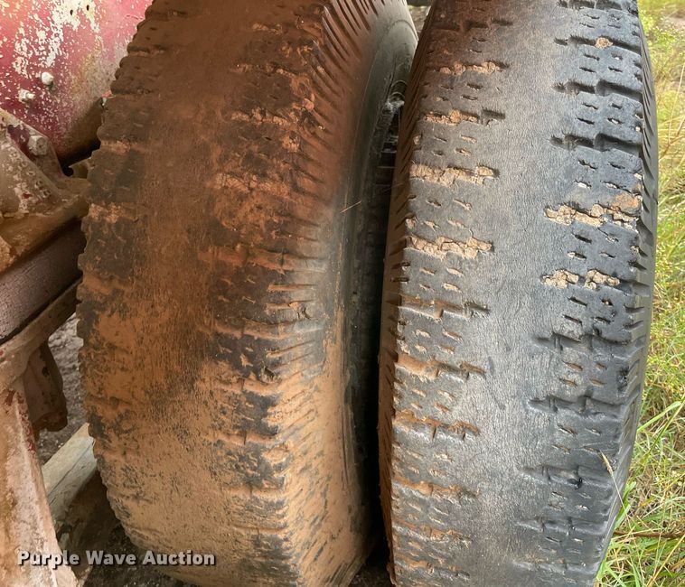 image for item NZ9004 1970 Diamond Reo ready mix truck