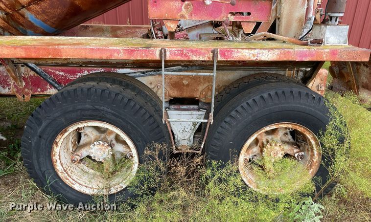 image for item NZ9004 1970 Diamond Reo ready mix truck