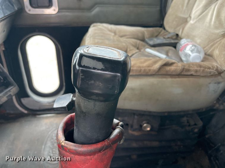 image for item NZ9007 1994 Peterbilt 378 dump truck