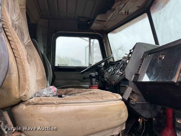 image for item NZ9007 1994 Peterbilt 378 dump truck