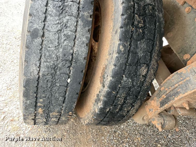 image for item NZ9007 1994 Peterbilt 378 dump truck