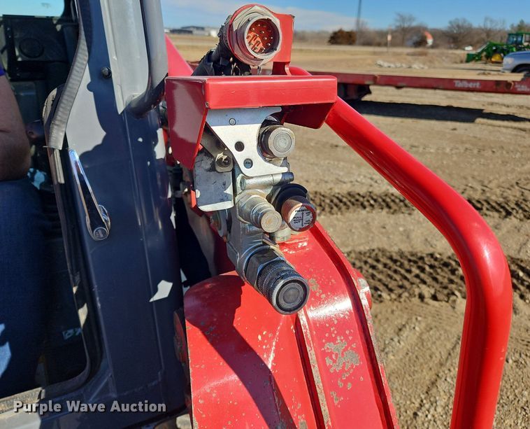 image for item NZ9152 2019 Takeuchi TL8 tracked skid steer loader