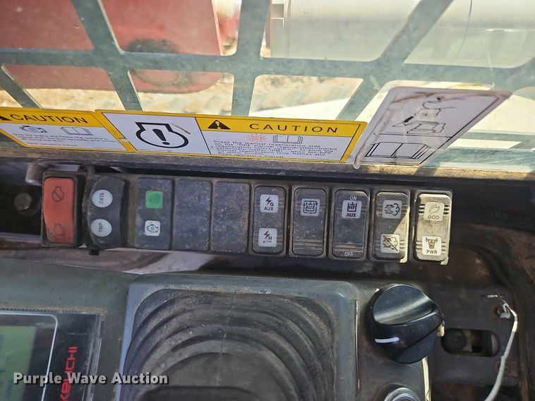 image for item NZ9152 2019 Takeuchi TL8 tracked skid steer loader