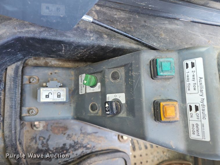 image for item NZ9152 2019 Takeuchi TL8 tracked skid steer loader