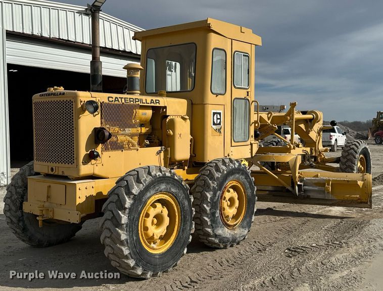 image for item OJ9432 1971 Caterpillar 14E rigid frame motor grader