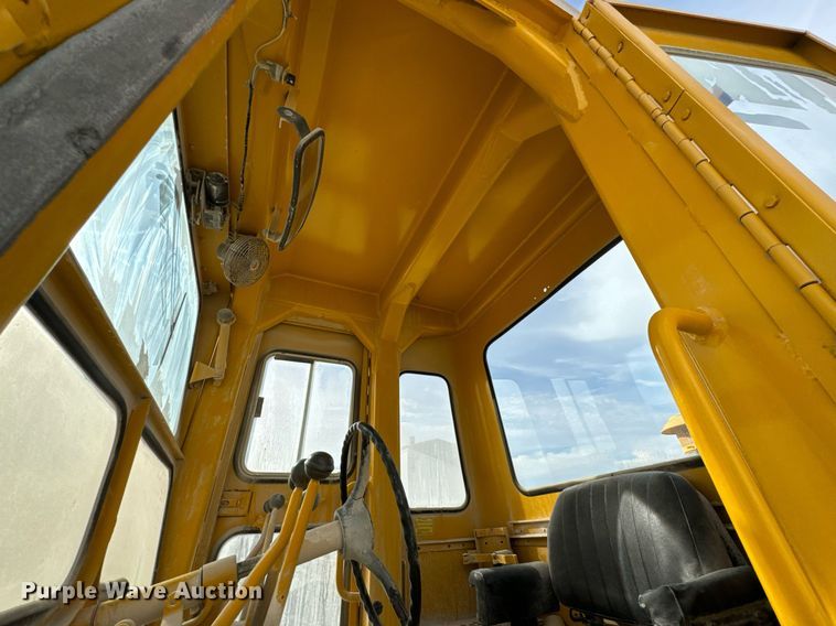 image for item OJ9432 1971 Caterpillar 14E rigid frame motor grader