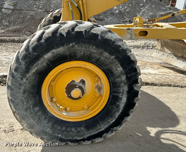 image for item OJ9432 1971 Caterpillar 14E rigid frame motor grader