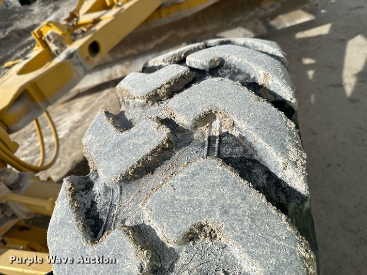 image for item OJ9432 1971 Caterpillar 14E rigid frame motor grader