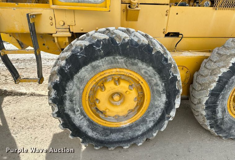 image for item OJ9432 1971 Caterpillar 14E rigid frame motor grader