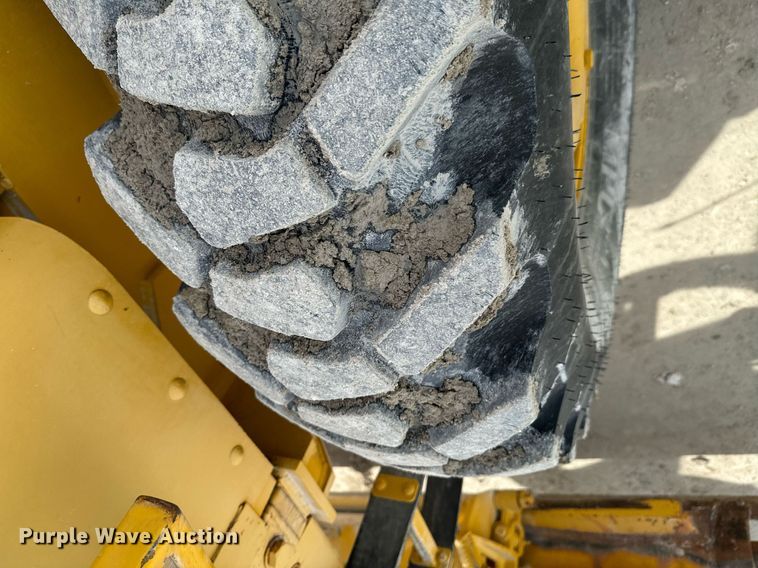 image for item OJ9432 1971 Caterpillar 14E rigid frame motor grader