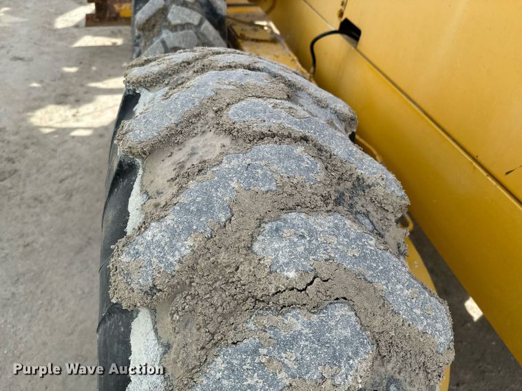 image for item OJ9432 1971 Caterpillar 14E rigid frame motor grader