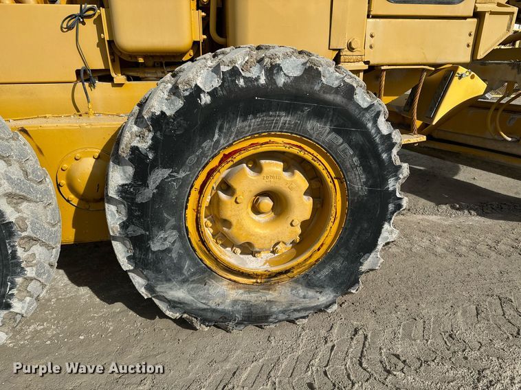 image for item OJ9432 1971 Caterpillar 14E rigid frame motor grader