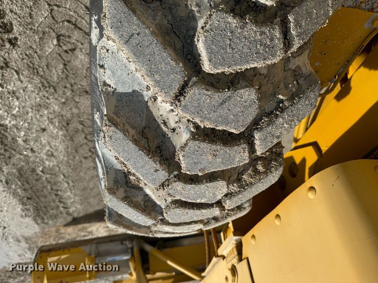 image for item OJ9432 1971 Caterpillar 14E rigid frame motor grader