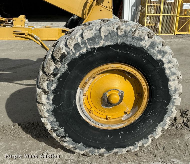 image for item OJ9432 1971 Caterpillar 14E rigid frame motor grader