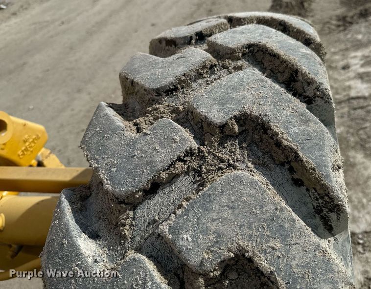 image for item OJ9432 1971 Caterpillar 14E rigid frame motor grader