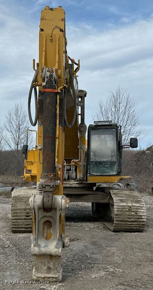 image for item OJ9435 2005 John Deere 450C LC excavator