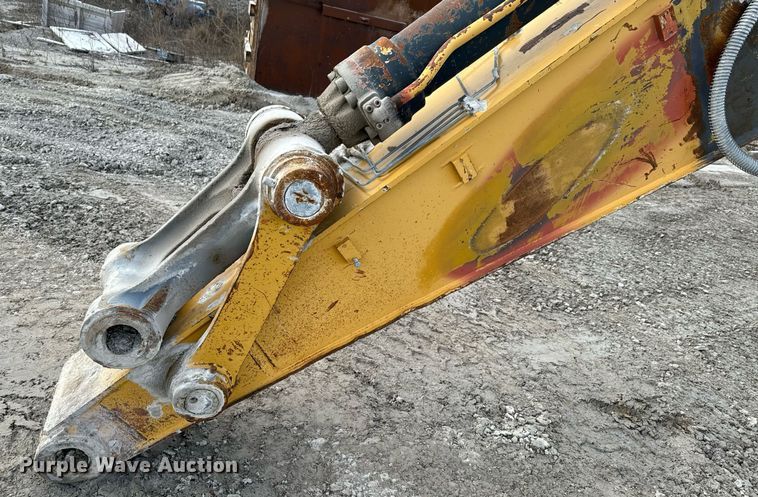 image for item OJ9435 2005 John Deere 450C LC excavator