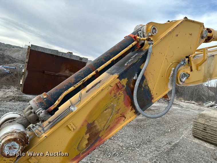 image for item OJ9435 2005 John Deere 450C LC excavator