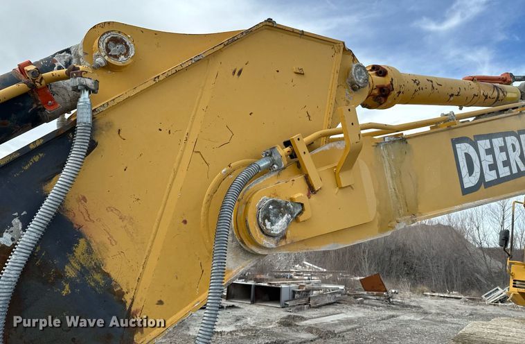 image for item OJ9435 2005 John Deere 450C LC excavator