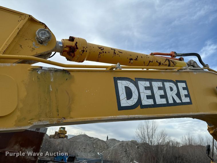 image for item OJ9435 2005 John Deere 450C LC excavator