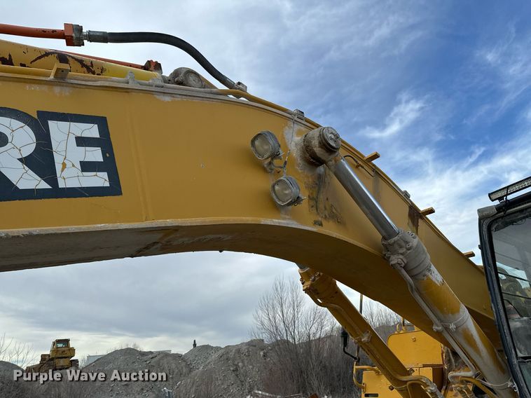 image for item OJ9435 2005 John Deere 450C LC excavator