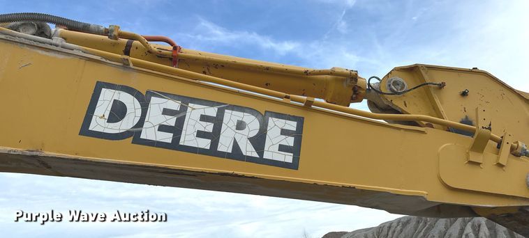 image for item OJ9435 2005 John Deere 450C LC excavator