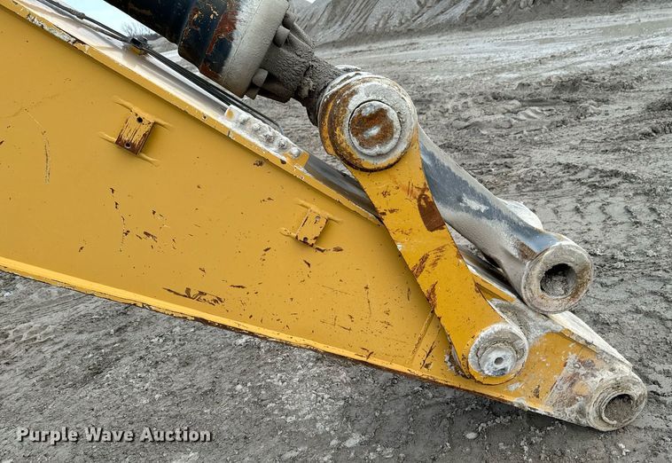 image for item OJ9435 2005 John Deere 450C LC excavator