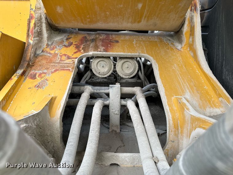 image for item OJ9435 2005 John Deere 450C LC excavator