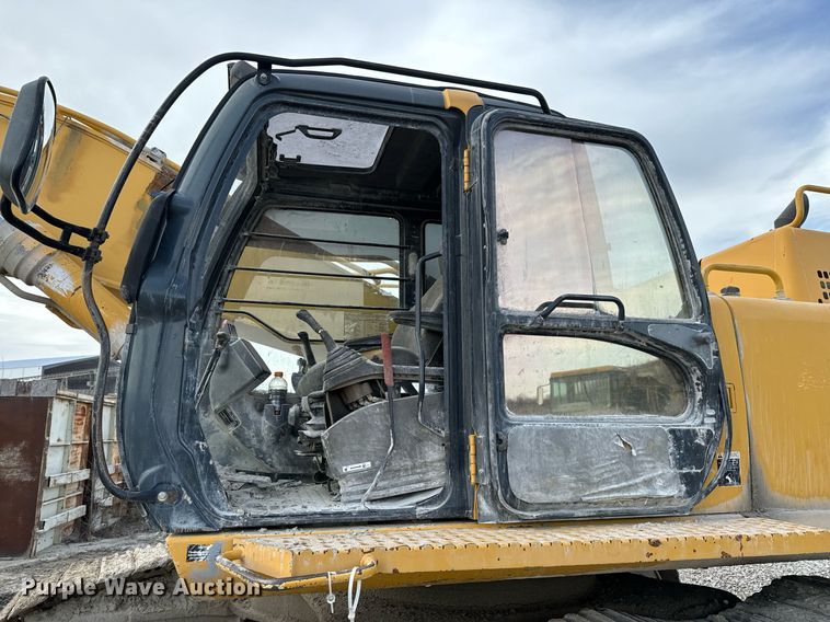 image for item OJ9435 2005 John Deere 450C LC excavator