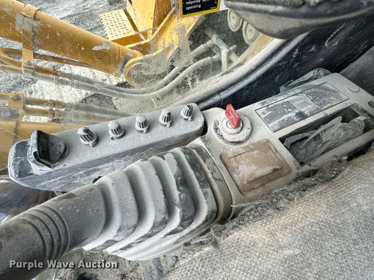 image for item OJ9435 2005 John Deere 450C LC excavator