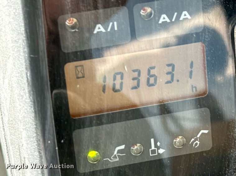 image for item OJ9435 2005 John Deere 450C LC excavator