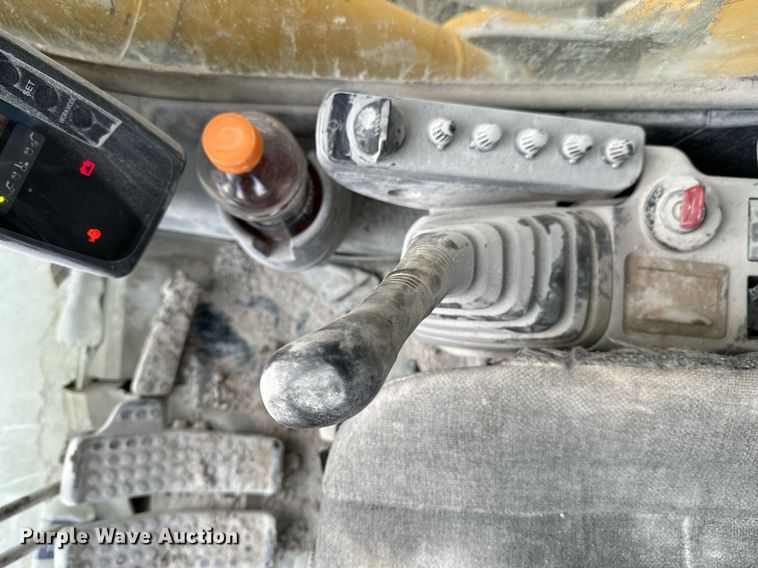 image for item OJ9435 2005 John Deere 450C LC excavator